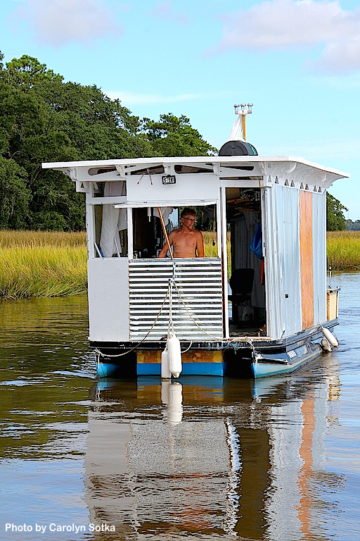 1 Tiny House Boat